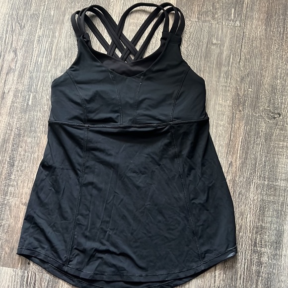 Black Lululemon size 6 top - Picture 3 of 3